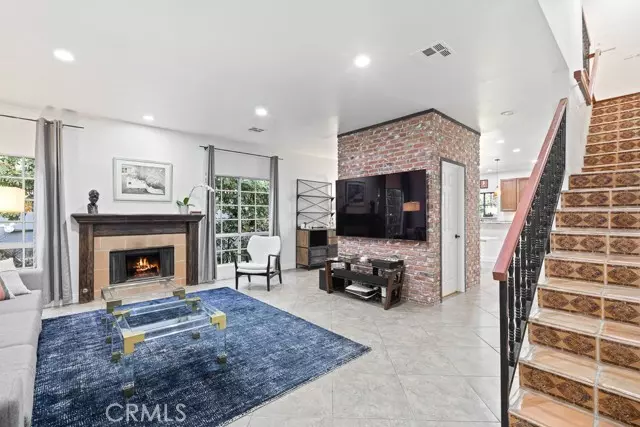 4444 Moorpark WAY 201, Toluca Lake, CA 91602