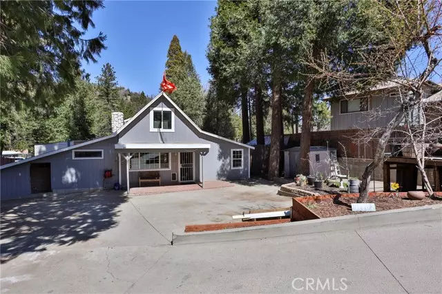 320 Skyview CT, Crestline, CA 92325