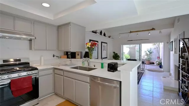 8544 De Soto AVE 6, Canoga Park, CA 91304