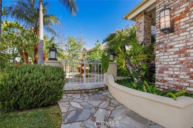 Anaheim Hills, CA 92808,270 S Willowcreek LN