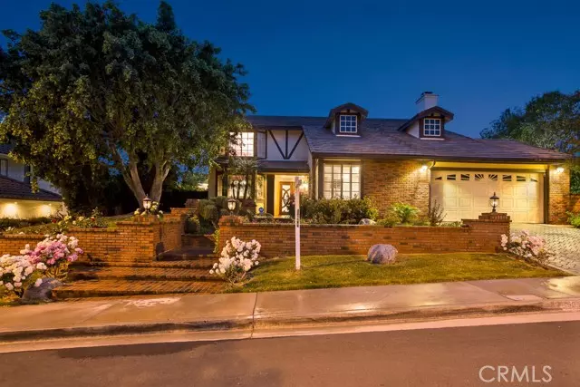 5825 Middle Crest DR, Agoura Hills, CA 91301