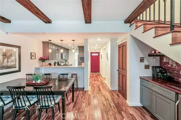 Canoga Park, CA 91303,7050 Shoup AVE 212