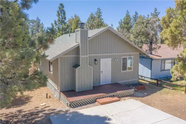 196 Sunset LN, Sugarloaf, CA 92386