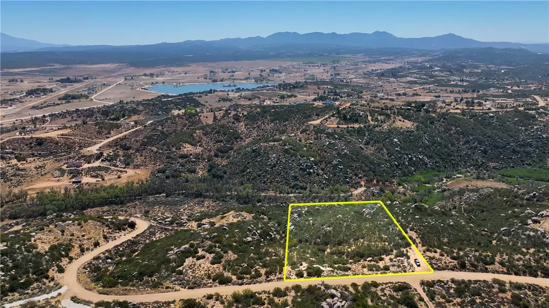 833 Lake Canyon DR, Aguanga, CA 92536