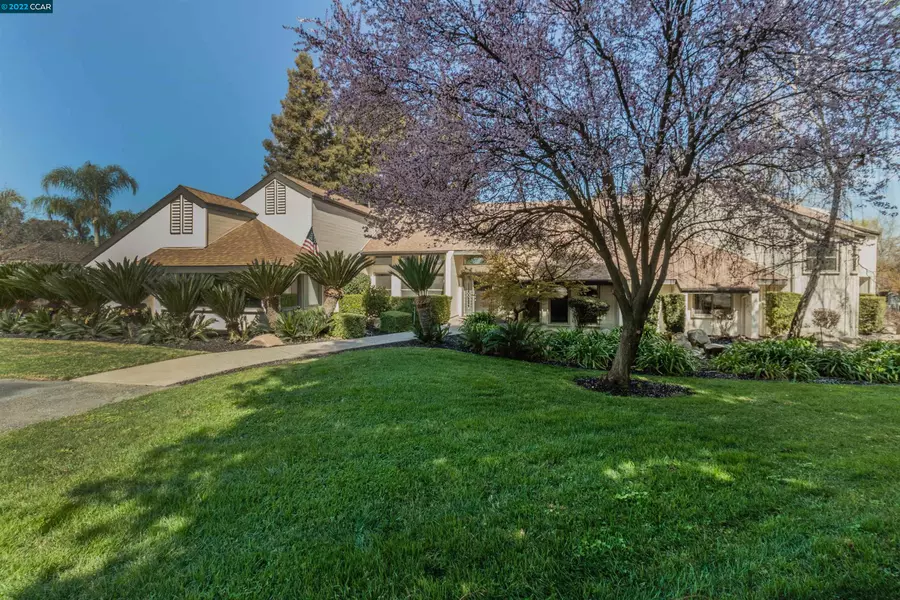 11746 E Santa Ana Ave, Clovis, CA 93619