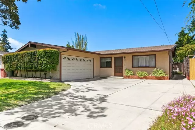 2215 Avalon ST, Costa Mesa, CA 92627