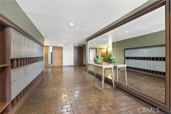 West Hollywood, CA 90069,1215 N Olive DR 101