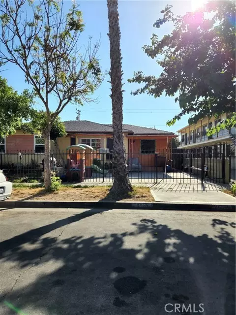 South Gate, CA 90280,8925 Tope AVE