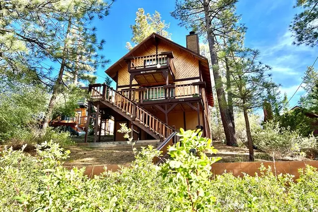 424 Sugarloaf BLD, Big Bear City, CA 92314