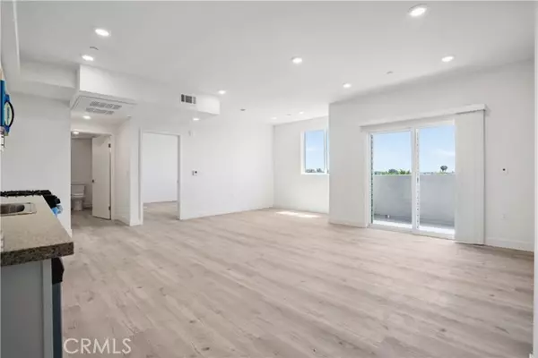 Panorama City, CA 91402,8802 Van Nuys BLD 205