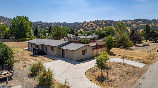 30060 Niblick LN, Tehachapi, CA 93561