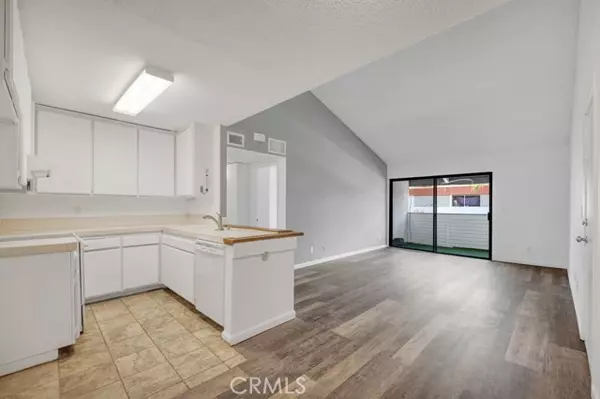 Canoga Park, CA 91304,8801 Independence AVE 17