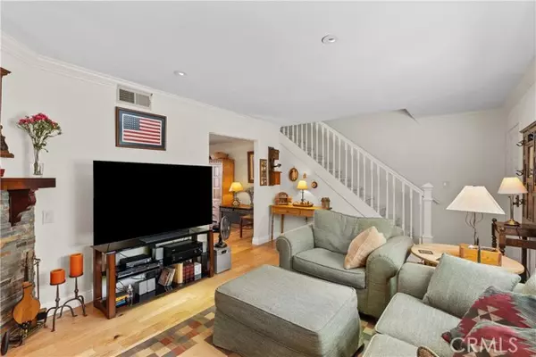 Toluca Lake, CA 91602,10817 Whipple ST 3