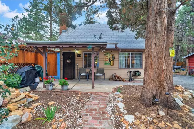 370 Holmes LN, Sugarloaf, CA 92386