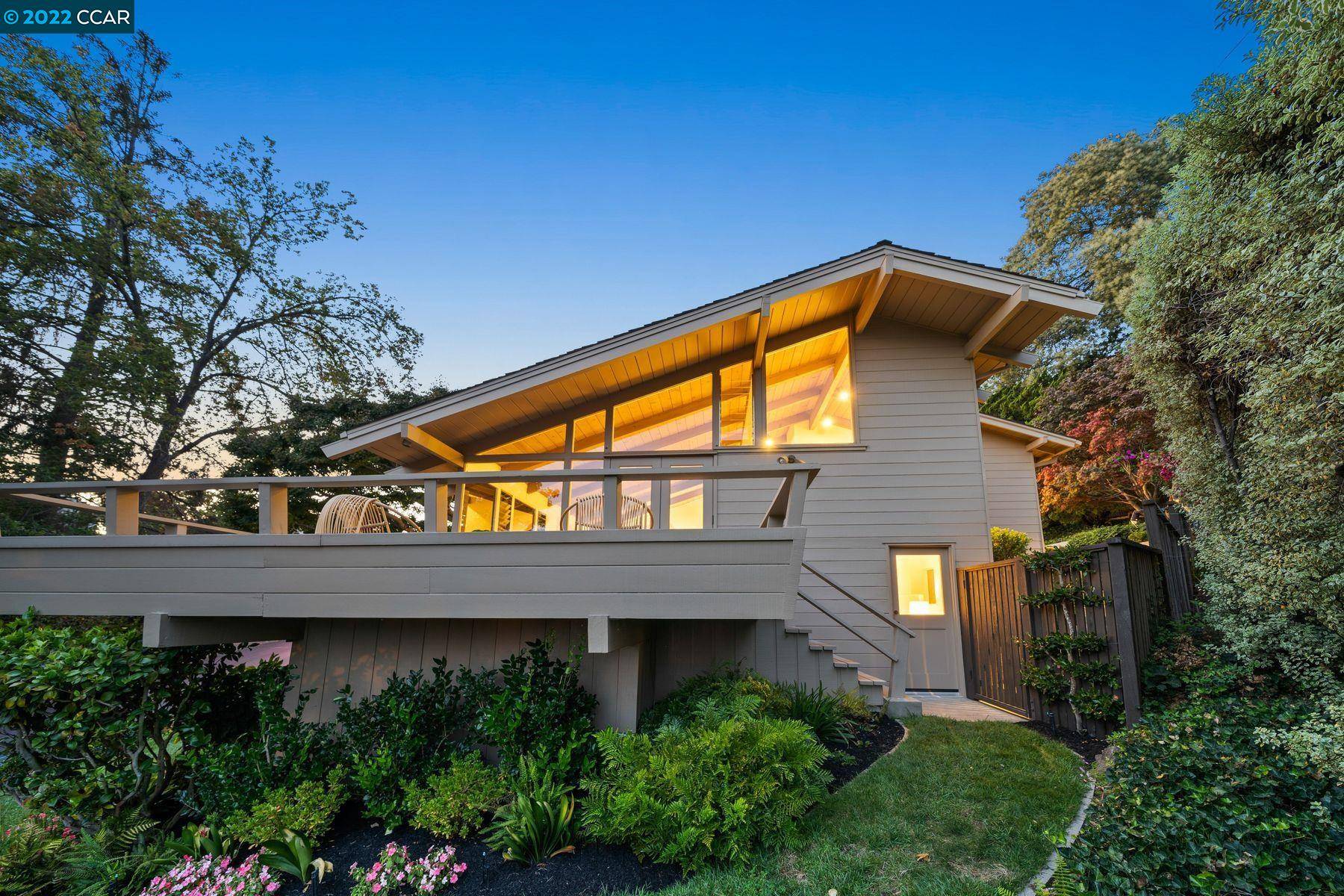 Oakland, CA 94611,6044 Harbord Dr