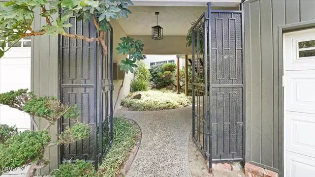 2102 La Canada Crest DR A, La Canada Flintridge, CA 91011