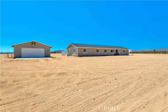 Landers, CA 92285,60171 Terry LN