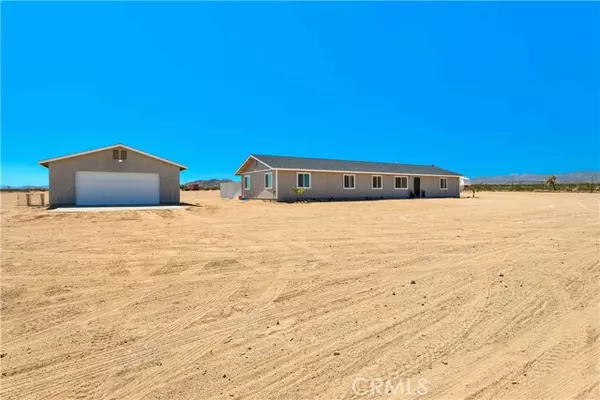 60171 Terry LN, Landers, CA 92285