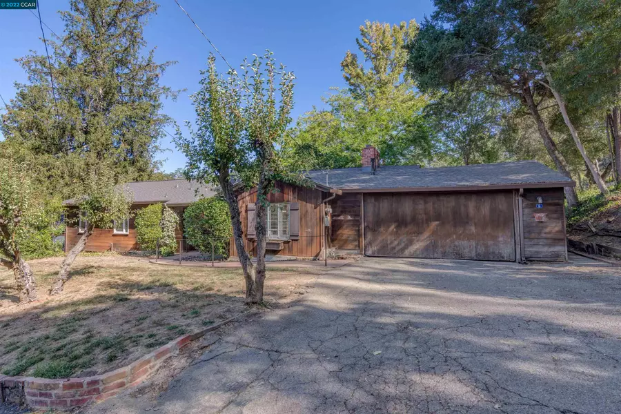 2 Orchard Ct, Orinda, CA 94563