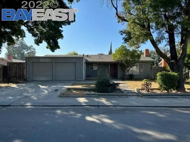 2504 Meadow Rue Dr, Modesto, CA 95355