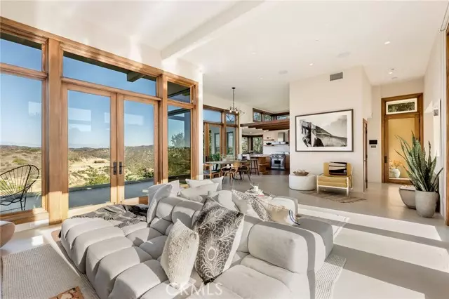 21925 Altaridge DR, Topanga, CA 90290