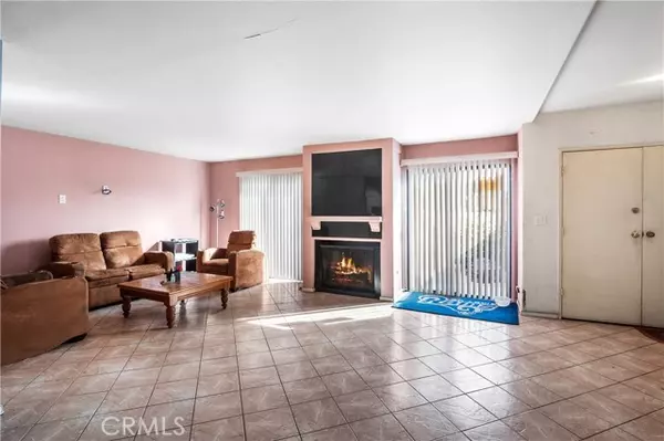 Canoga Park, CA 91304,8341 De Soto AVE 2