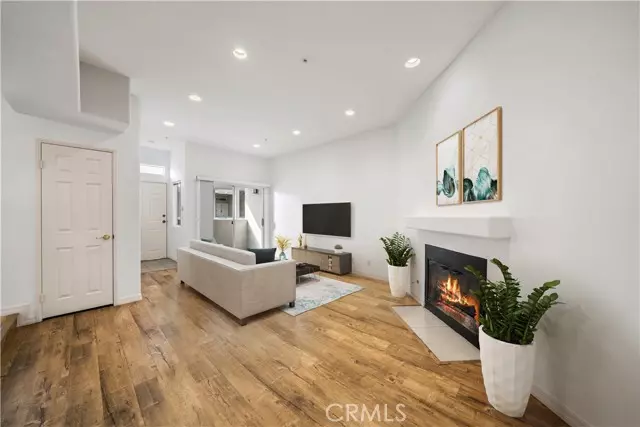 10626 Valley Spring LN 204, Toluca Lake, CA 91602