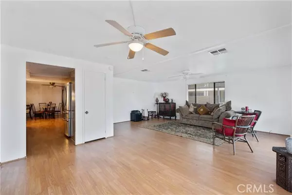 Canoga Park, CA 91304,8811 Canoga 306