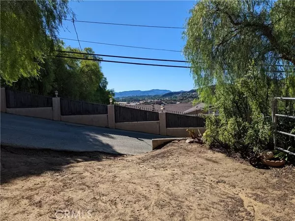 CA 91311,108 SARALYNN LN