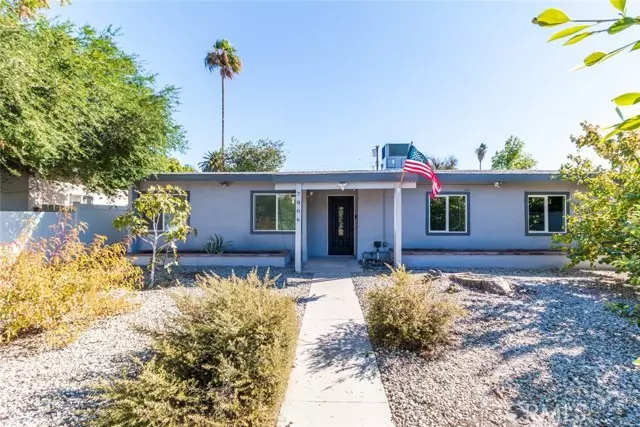 7806 De Soto AVE, Canoga Park, CA 91304