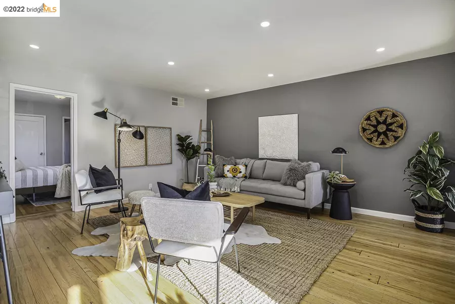 3337 64th Avenue Pl, Oakland, CA 94605-2101