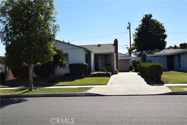 Santa Fe Springs, CA 90670,11706 Parkmead ST