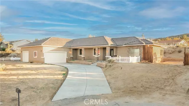 31704 Bogie PL, Llano, CA 93544