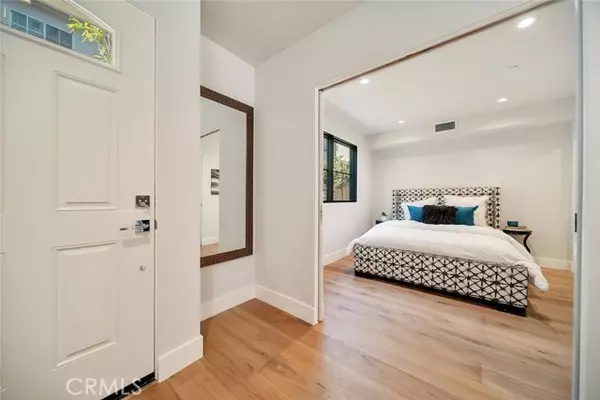 Toluca Lake, CA 91602,10614 Kareen CT