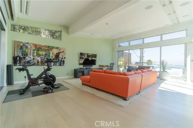 7275 Mulholland DR, Los Angeles, CA 90068