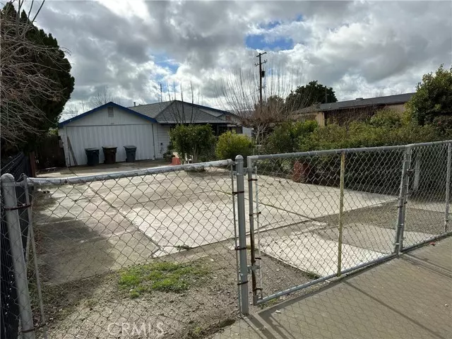 1004 E Shasta ST, Avenal, CA 93204