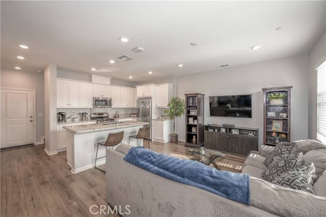Saugus, CA 91350,22742 Harmony DR