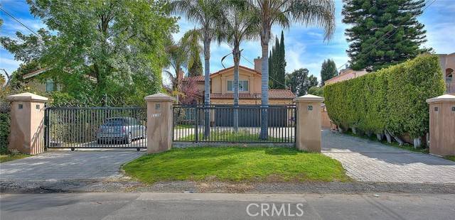 Woodland Hills, CA 91367,23106 Mariano ST