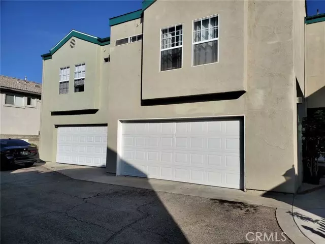 9146 Lemona AVE 112, North Hills, CA 91343