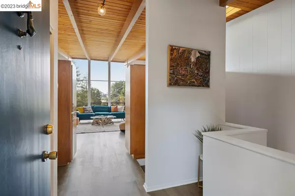 Oakland, CA 94611,6001 Snake Rd