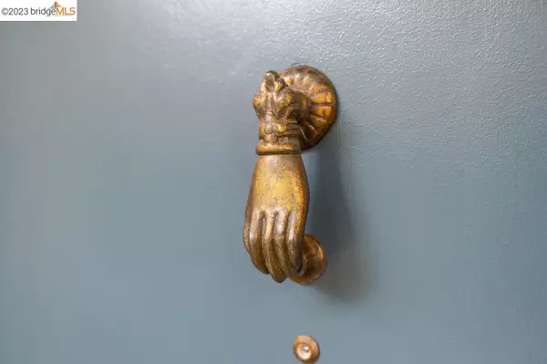 Oakland, CA 94611,6001 Snake Rd