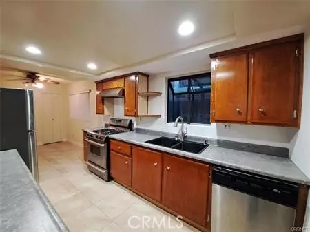 Chatsworth, CA 91311,9946 NE Owensmouth AVE 4