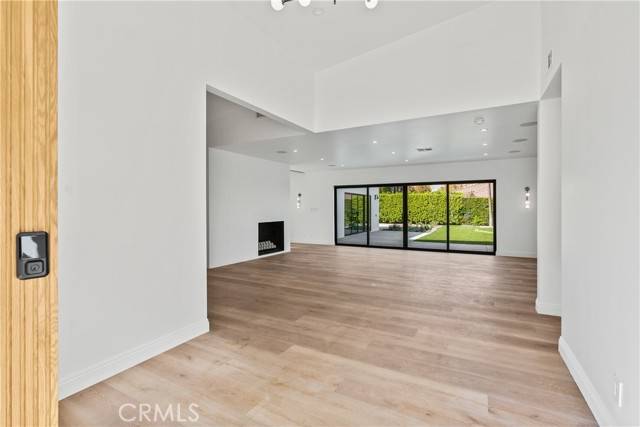 Woodland Hills, CA 91367,23427 Canzonet ST