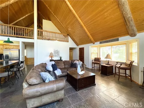 Big Bear Lake, CA 92315,42470 Golden Oak RD