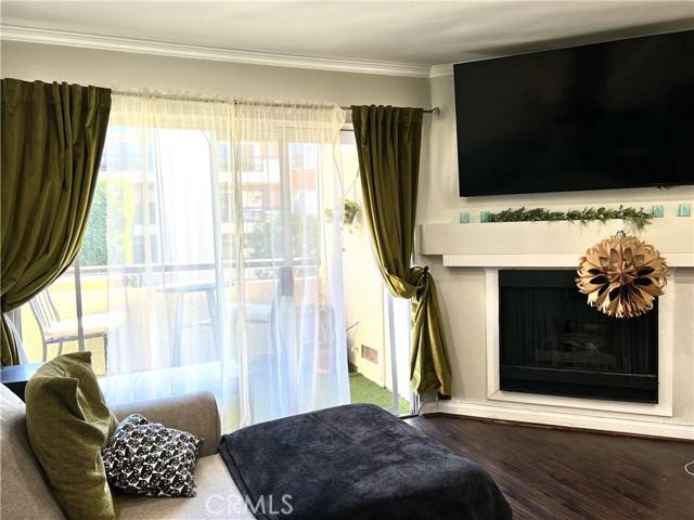 Woodland Hills, CA 91367,5540 Owensmouth AVE 104