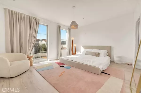 Toluca Lake, CA 91602,10639 Woodbridge ST 207