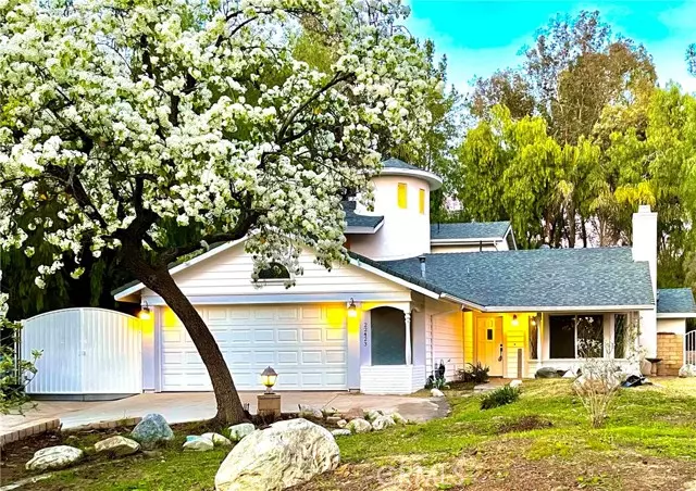 22423 Claremont DR, Saugus, CA 91350