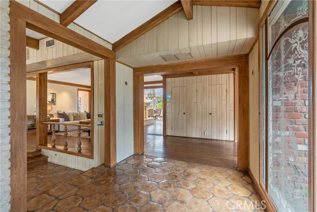 Encino, CA 91316,4810 Louise AVE