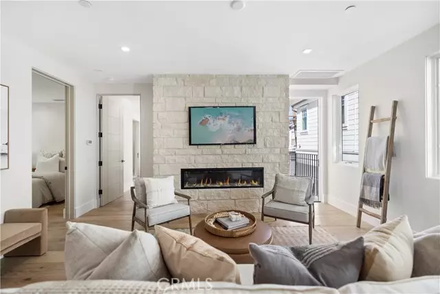 717 1/2 Narcissus AVE, Corona Del Mar, CA 92625