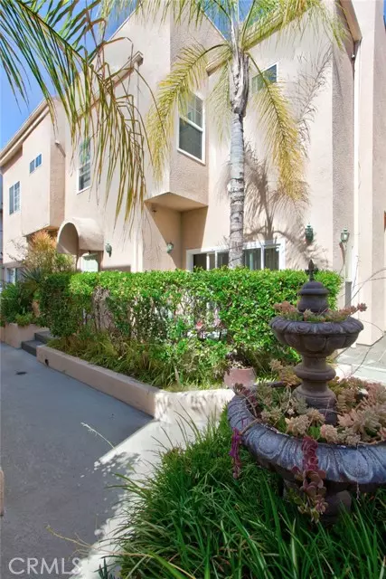 Toluca Lake, CA 91602,10659 Bloomfield ST
